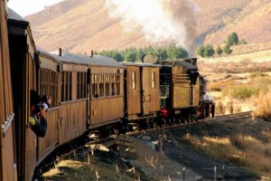 El tren La Trochita volvió a conectar Chubut con Río Negro