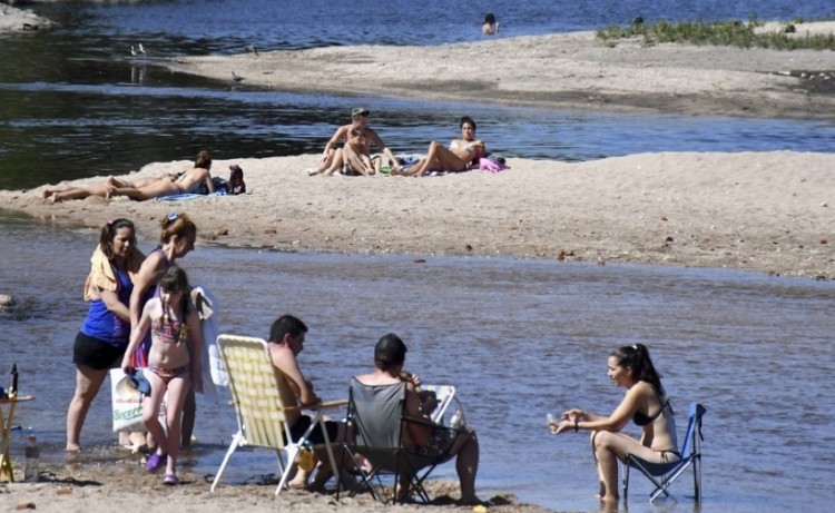 Los casos de Covid bajaron en los principales destinos turísticos de Argentina