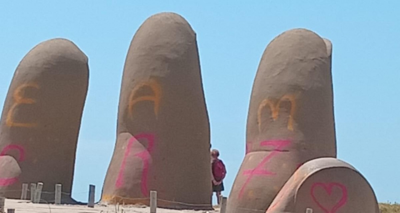 Vandalizaron el Monumento La Mano de Punta del Este