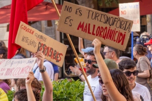 Se acrecentaron las protestas contra el turismo maviso en Europa