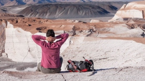 Tinogasta revalorizó sus paisajes andinos con termas, viñedos y turismo astronómico
