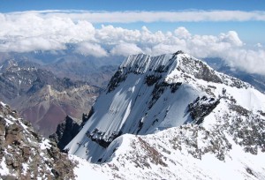 Mendoza presentó el desafío Summit Aconcagua