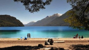 El sur argentino sobresale por sus lagos para vacacionar en familia, pareja o amigos